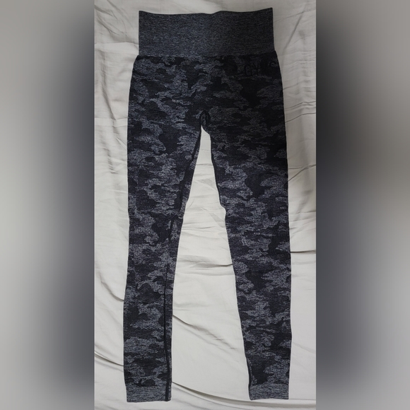 Gymshark Camo Seamless Leggings - Picture 3 of 4